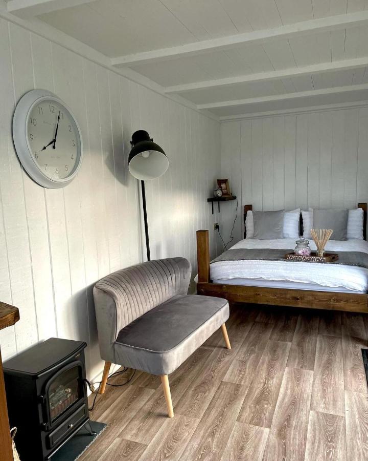 Trethowels Grey Hidden Hut เซนต์ออสเทลล์ ภายนอก รูปภาพ