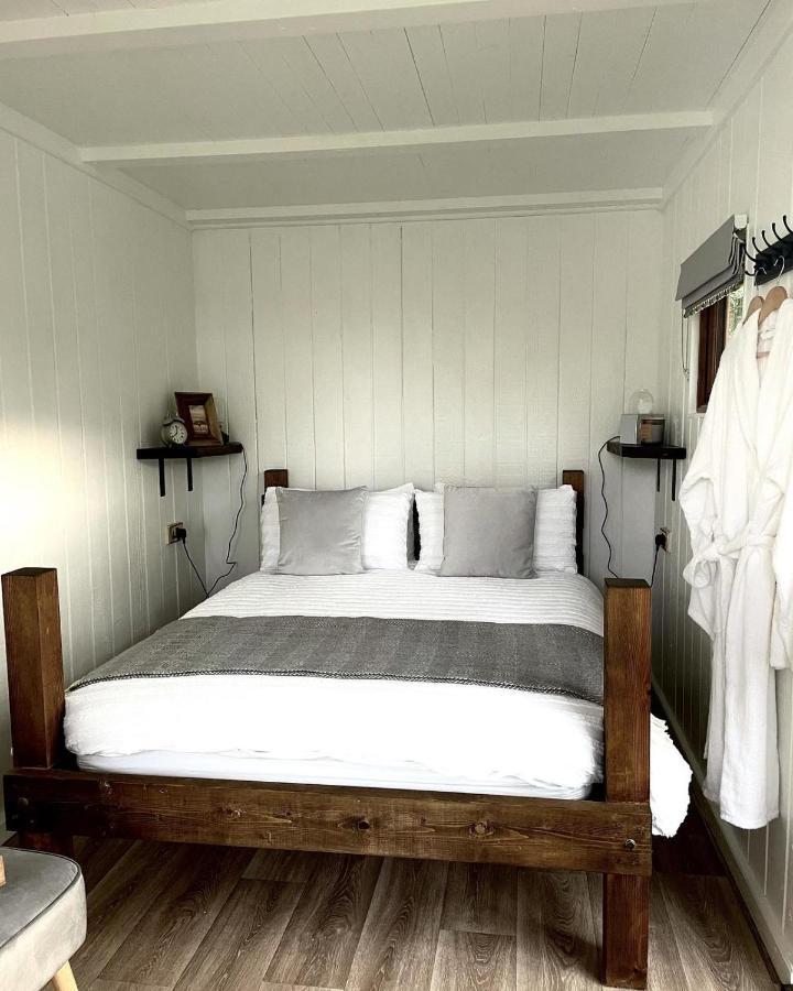 Trethowels Grey Hidden Hut เซนต์ออสเทลล์ ภายนอก รูปภาพ